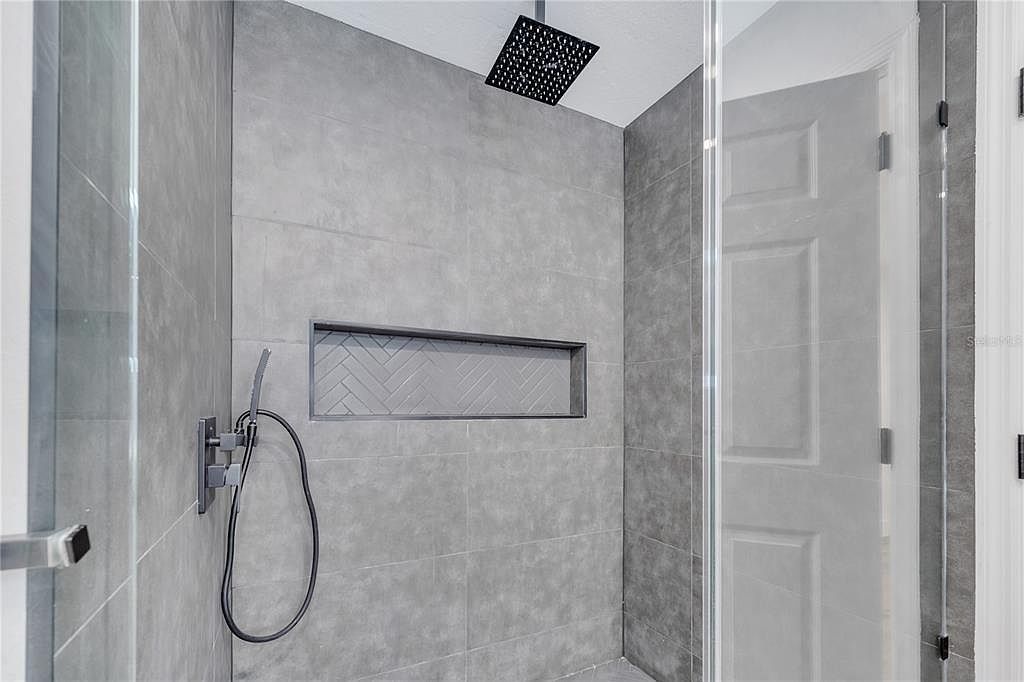 6593 Queens Borough Ave APT 202 Orlando, FL 32835 - Thumbnail 4