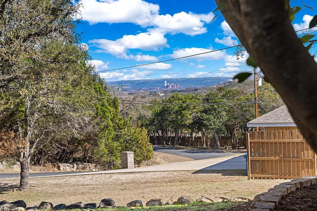 140 Woodhill Rd Kerrville, TX 78028 - Thumbnail 4