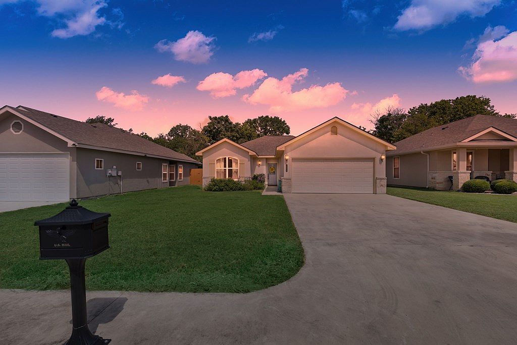 1904 Weston Loop Kerrville, TX 78028 - Thumbnail 4