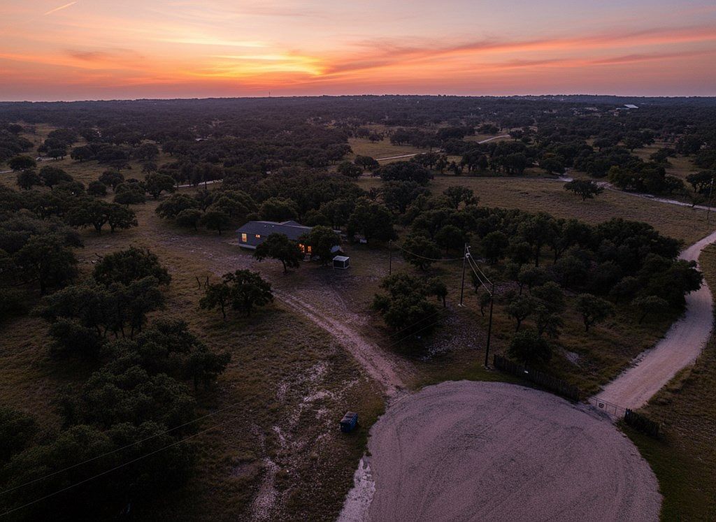 176 Jenna Ln Harper, TX 78631 - Thumbnail 4