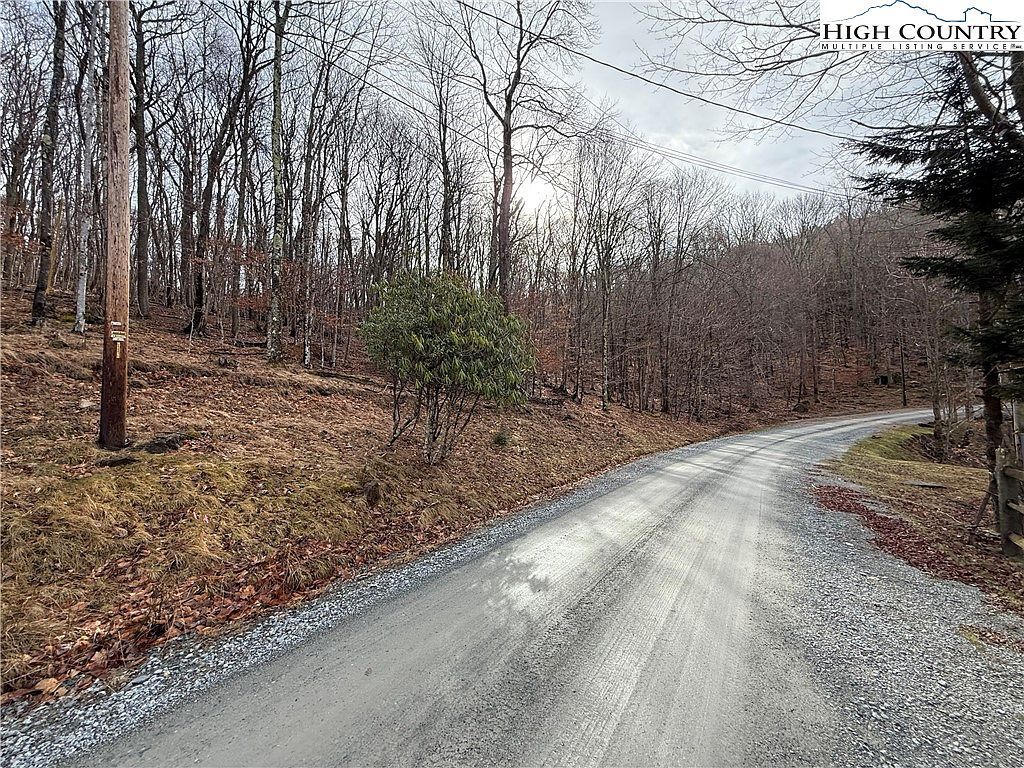 109 Hawthorne Rd Banner Elk, NC 28604 - Thumbnail 4