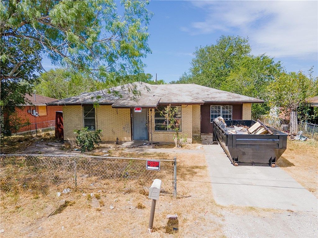 205 Brazos St George West, TX 78022 - Thumbnail 4