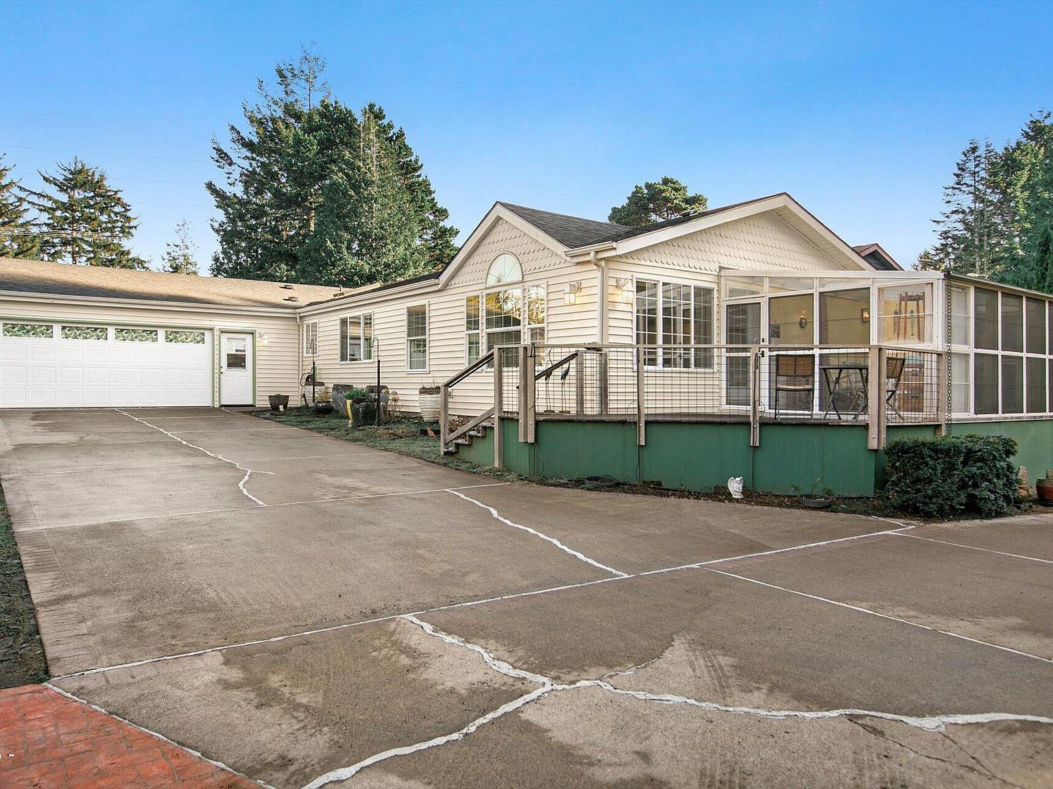 240 SW View Dr Waldport, OR 97394 - Thumbnail 4