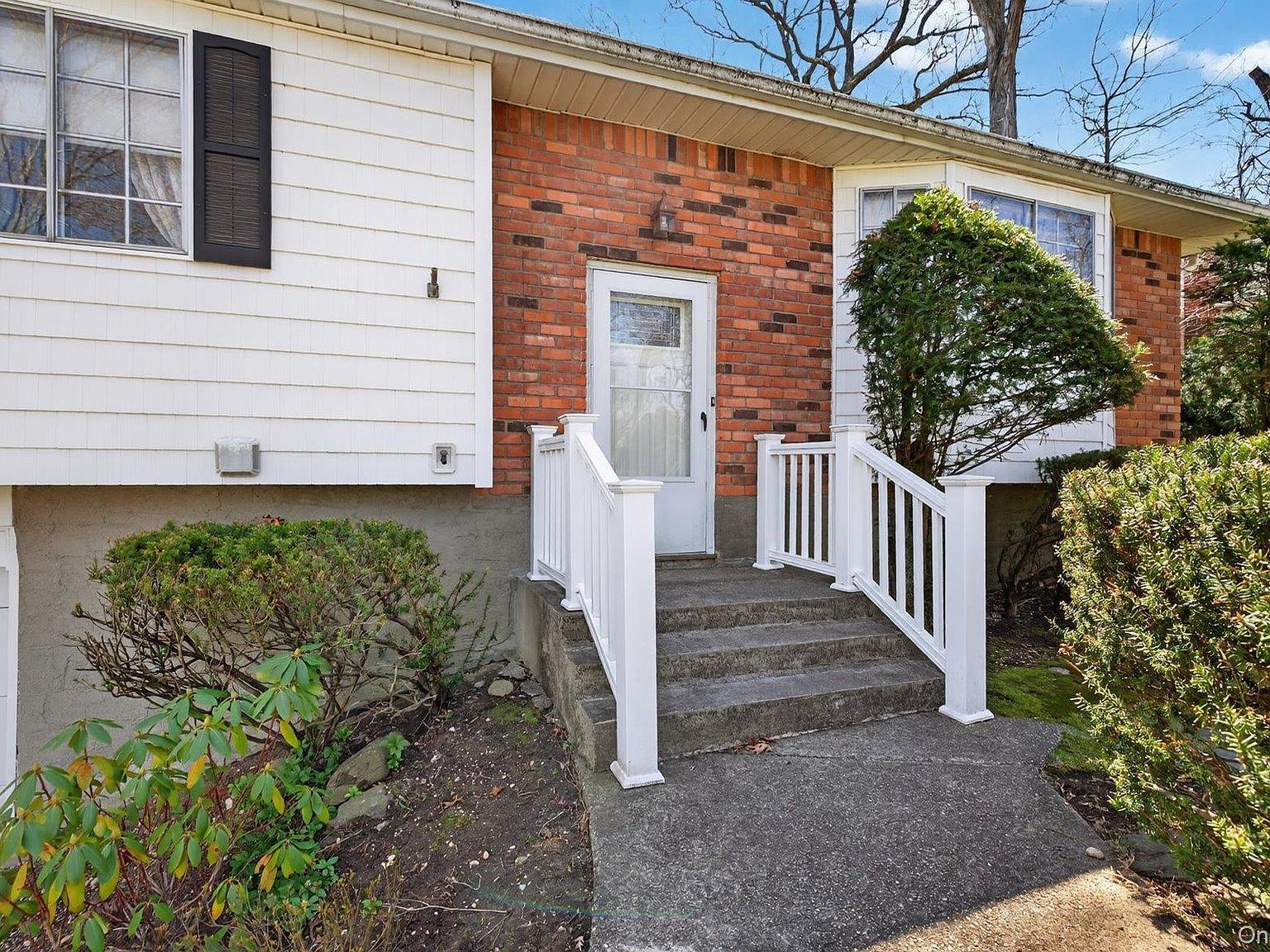 17 Peacock Ln Commack, NY 11725 - Thumbnail 4