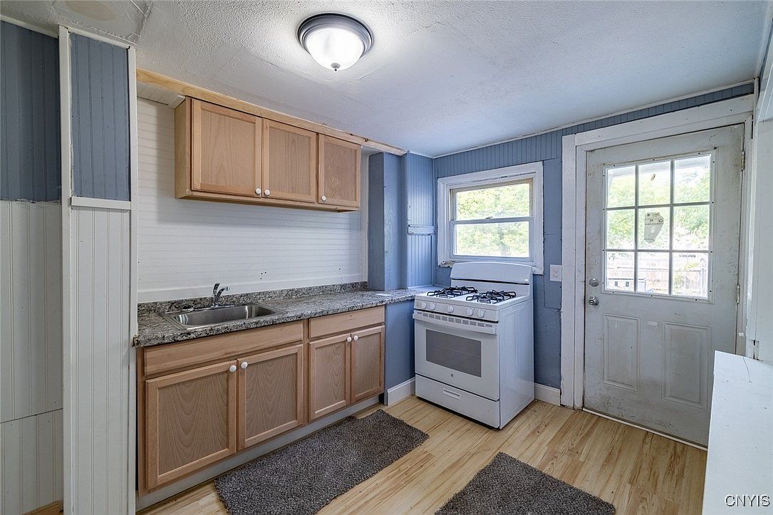 348 Lenox Ave Oneida, NY 13421 - Thumbnail 4