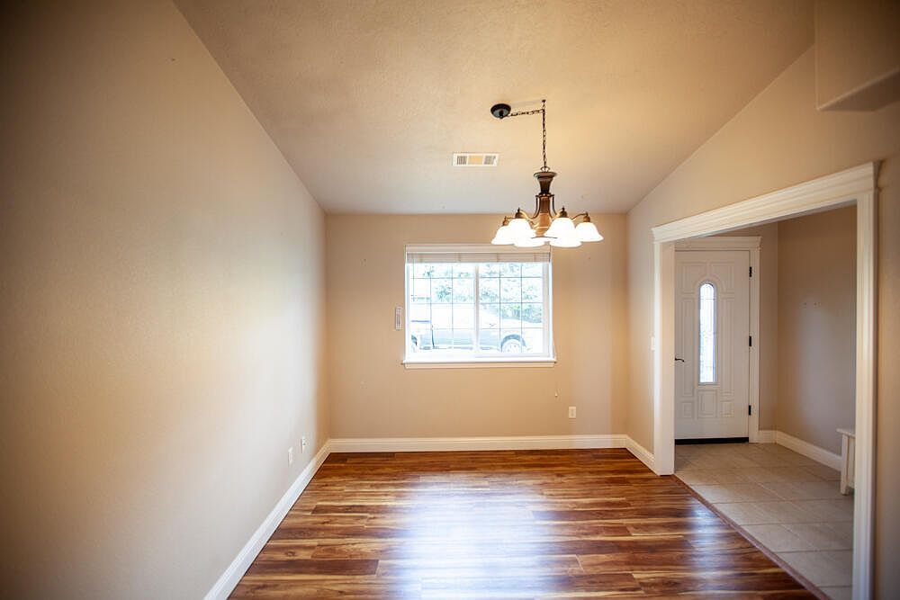 1604 Medart Ln Grants Pass, OR 97527 - Thumbnail 4