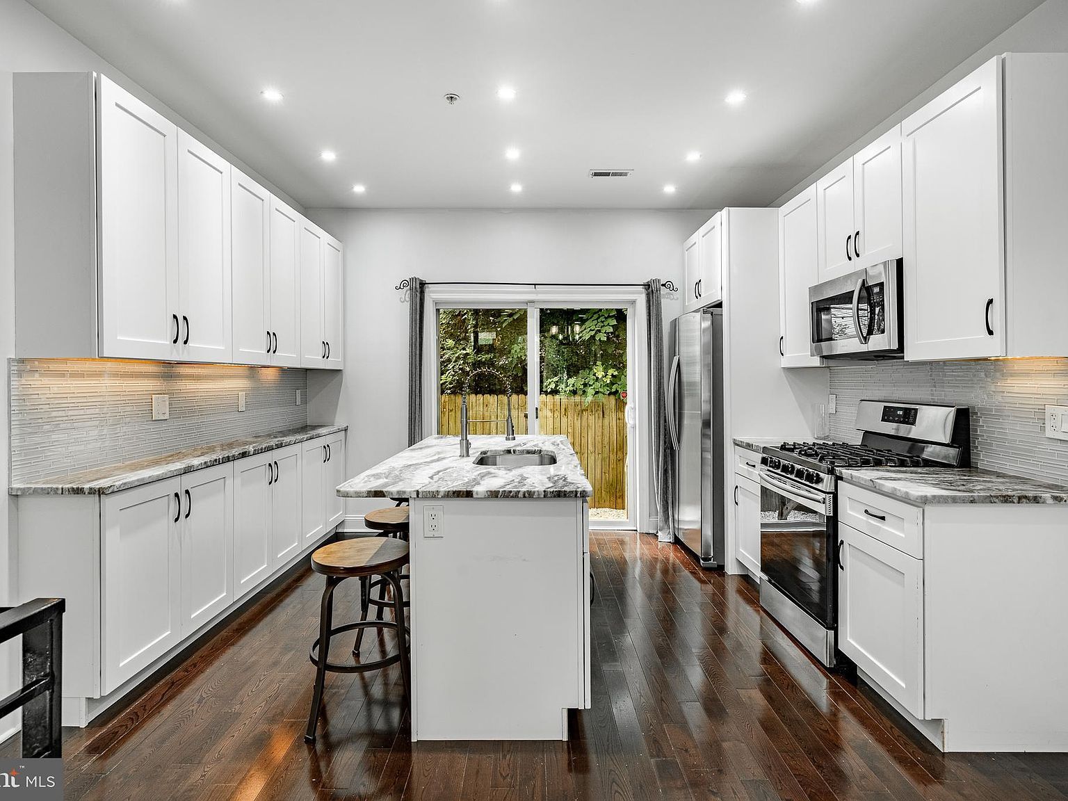 630 Dudley St Philadelphia, PA 19148 - Thumbnail 4