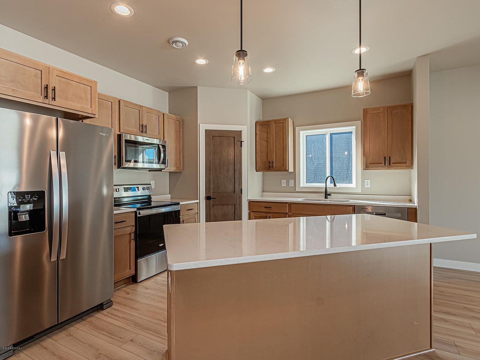 5846 James Dr W Fargo, ND 58078 - Thumbnail 4