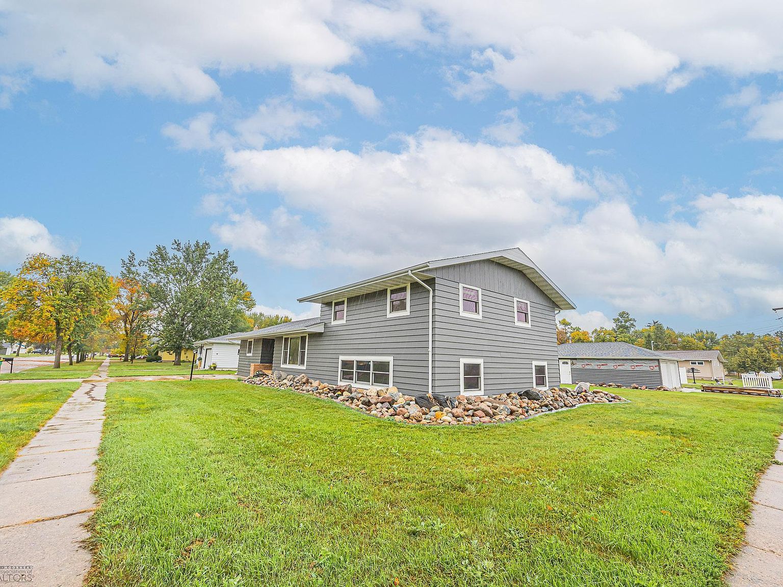 322 4th Ave SE Hillsboro, ND 58045 - Thumbnail 4