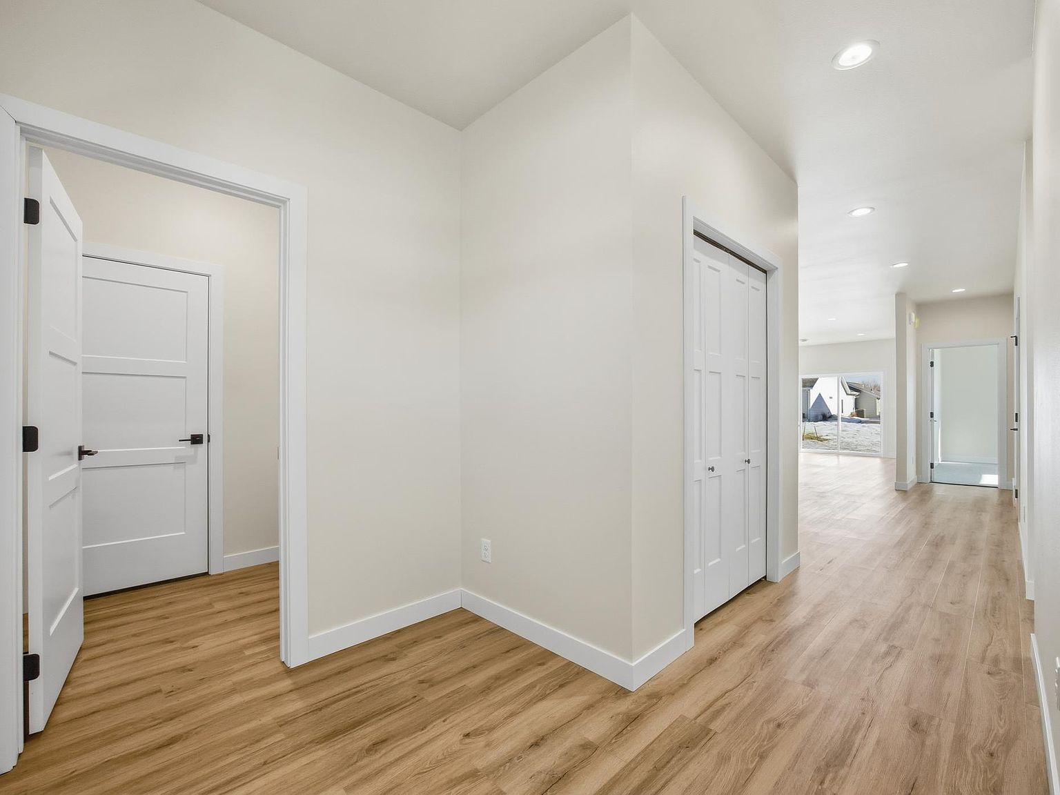 3740 33rd St S Moorhead, MN 56560 - Thumbnail 4