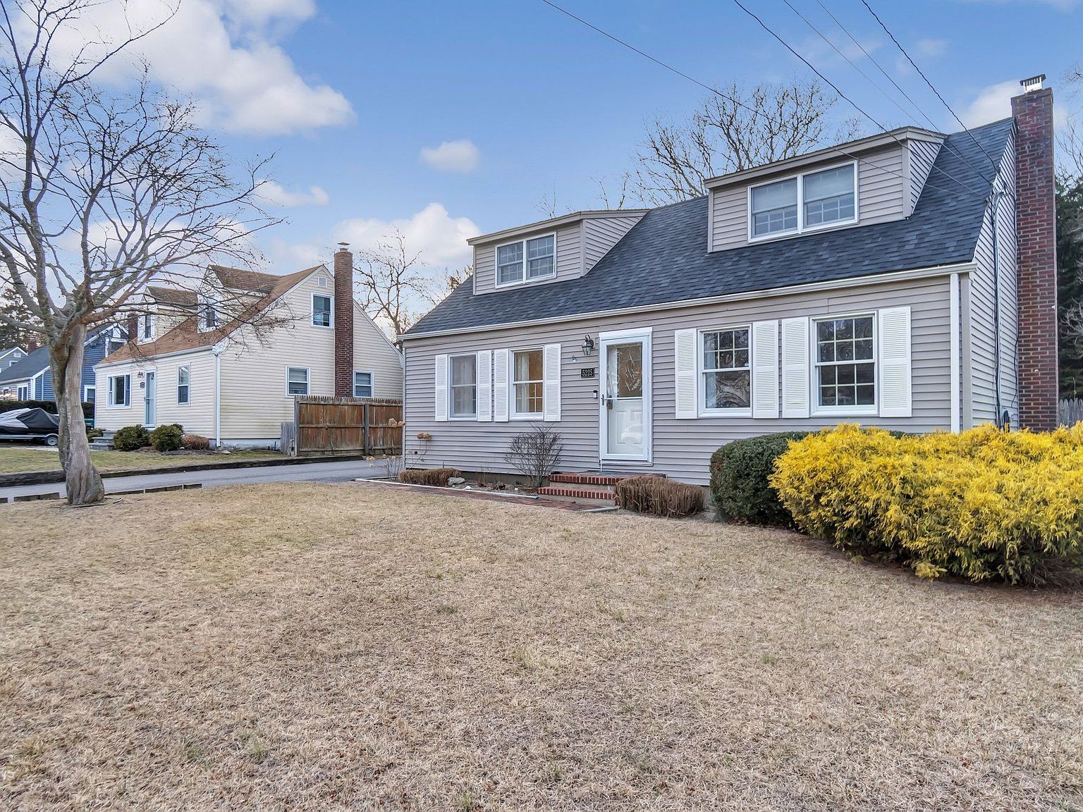 5225 Peconic Bay Blvd Laurel, NY 11948 - Thumbnail 4