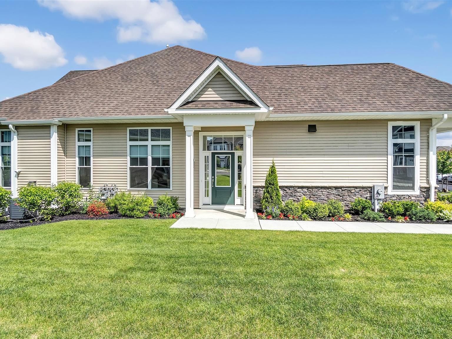 333 Wavell Ave Yaphank, NY 11980 - Thumbnail 4