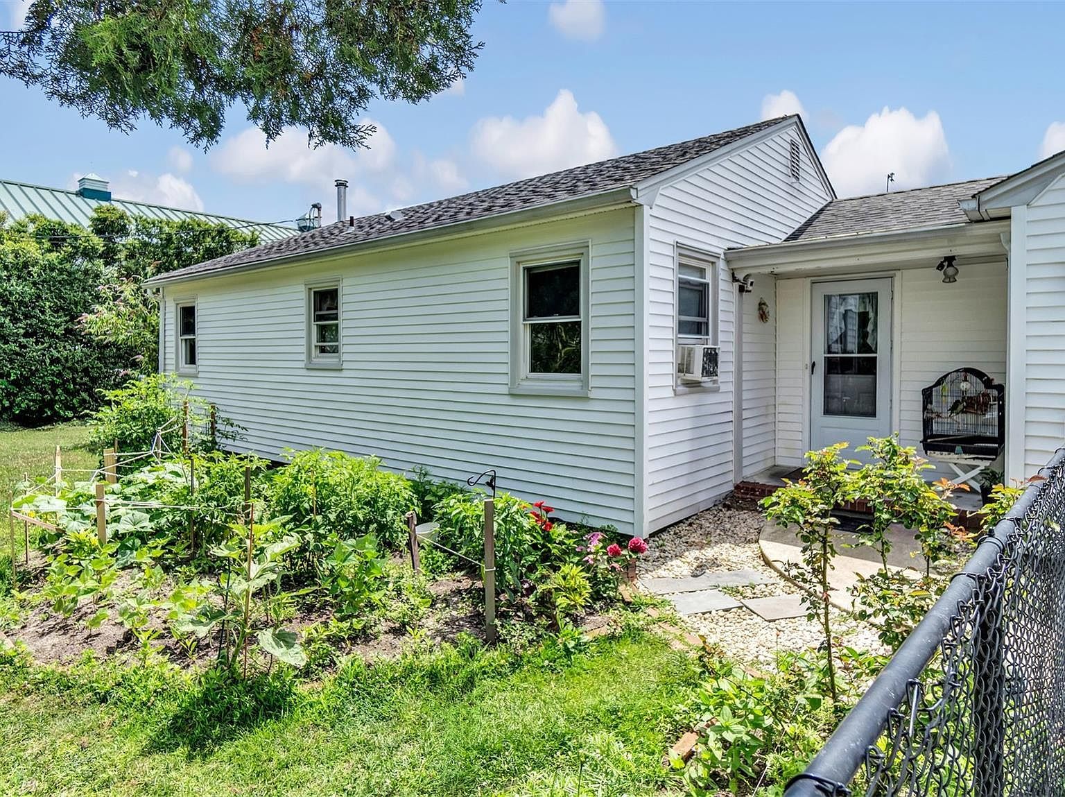 74 Foster Ave Hampton Bays, NY 11946 - Thumbnail 4