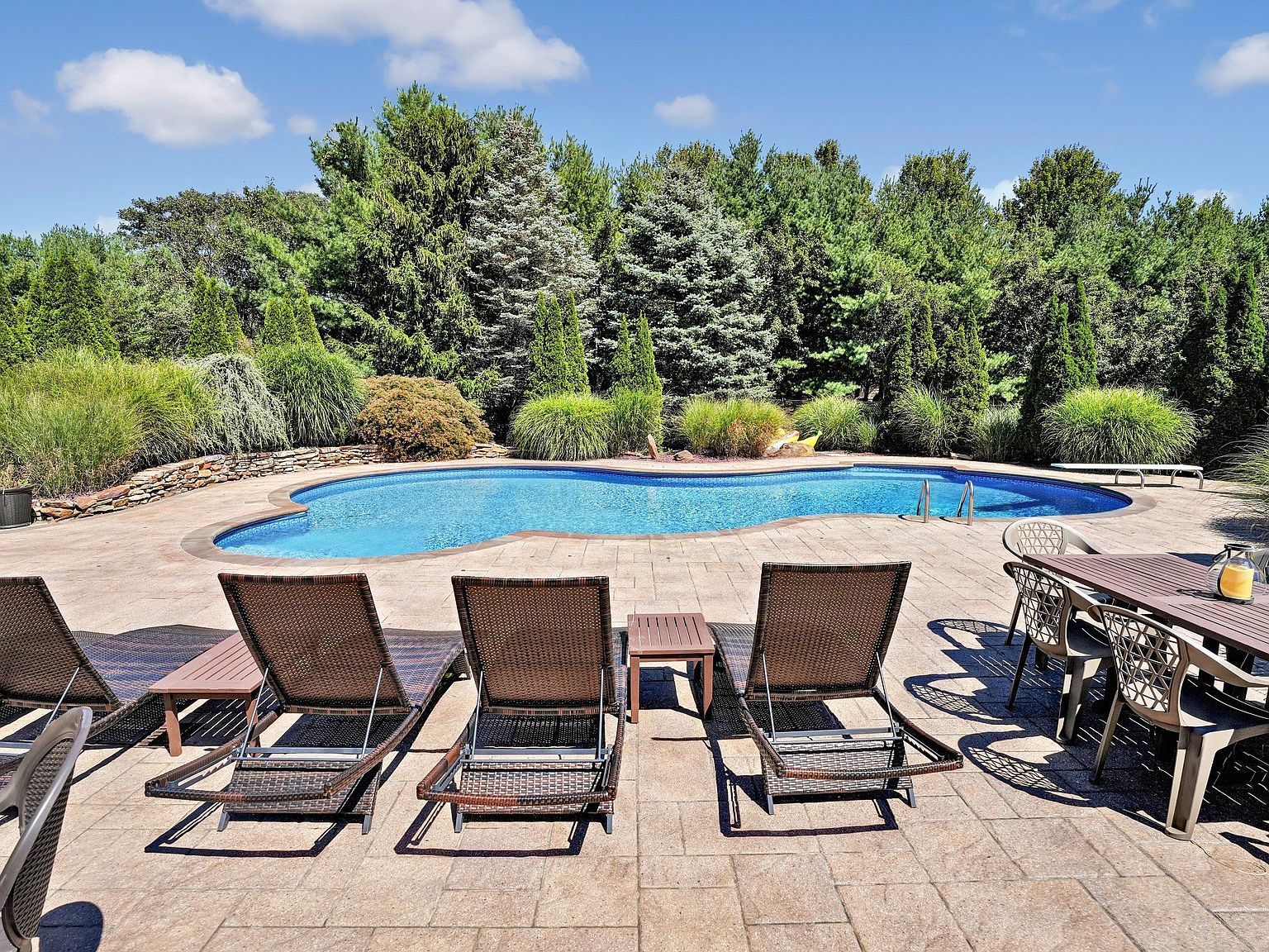 2 Derby Ct Riverhead, NY 11901 - Thumbnail 4