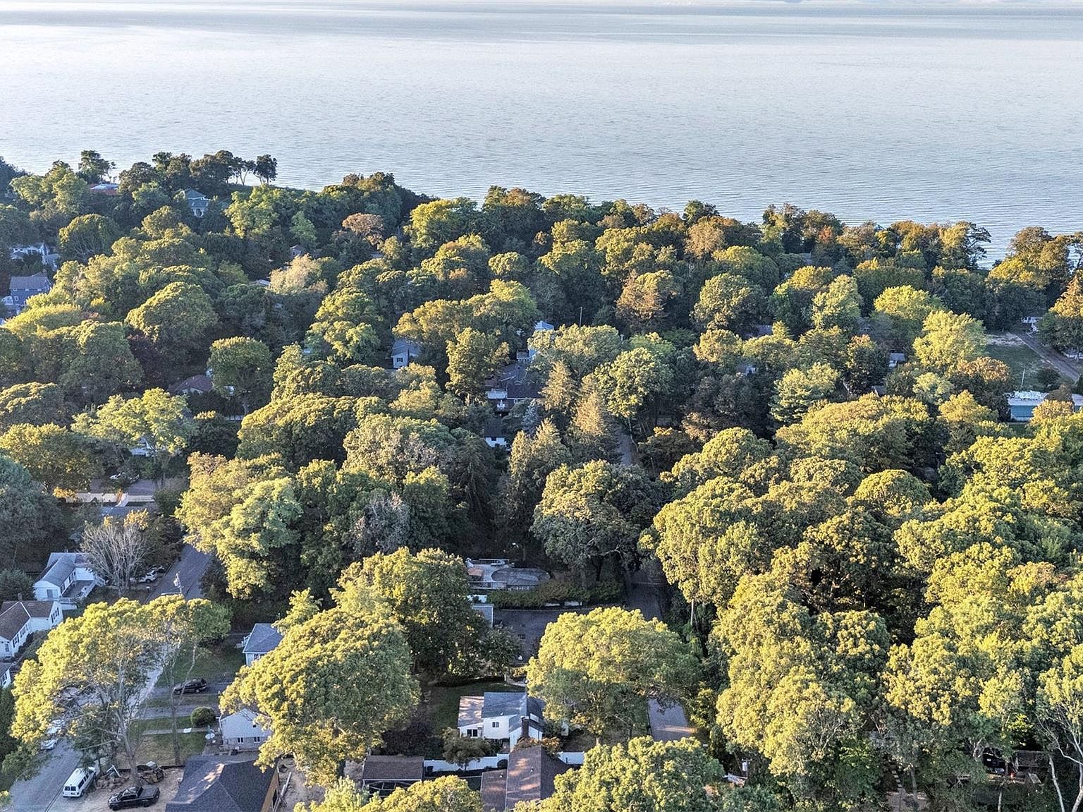 81 Beach Rd Wading River, NY 11792 - Thumbnail 4