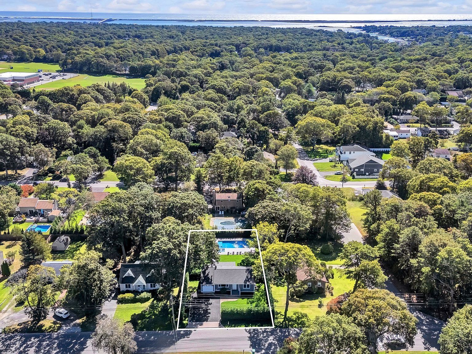 35 Suffolk Rd Hampton Bays, NY 11946 - Thumbnail 4