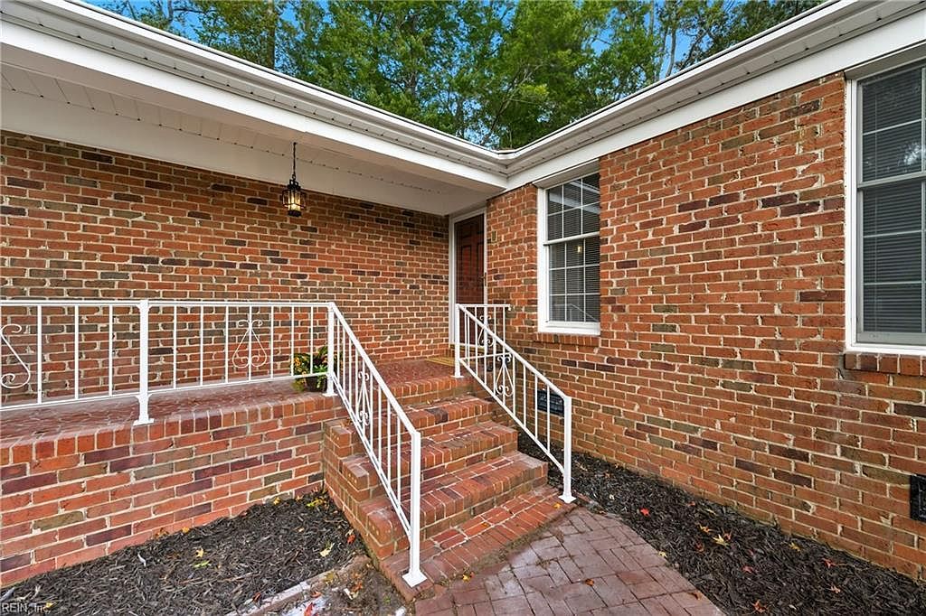 718 Dandy Loop Rd Yorktown, VA 23692 - Thumbnail 4