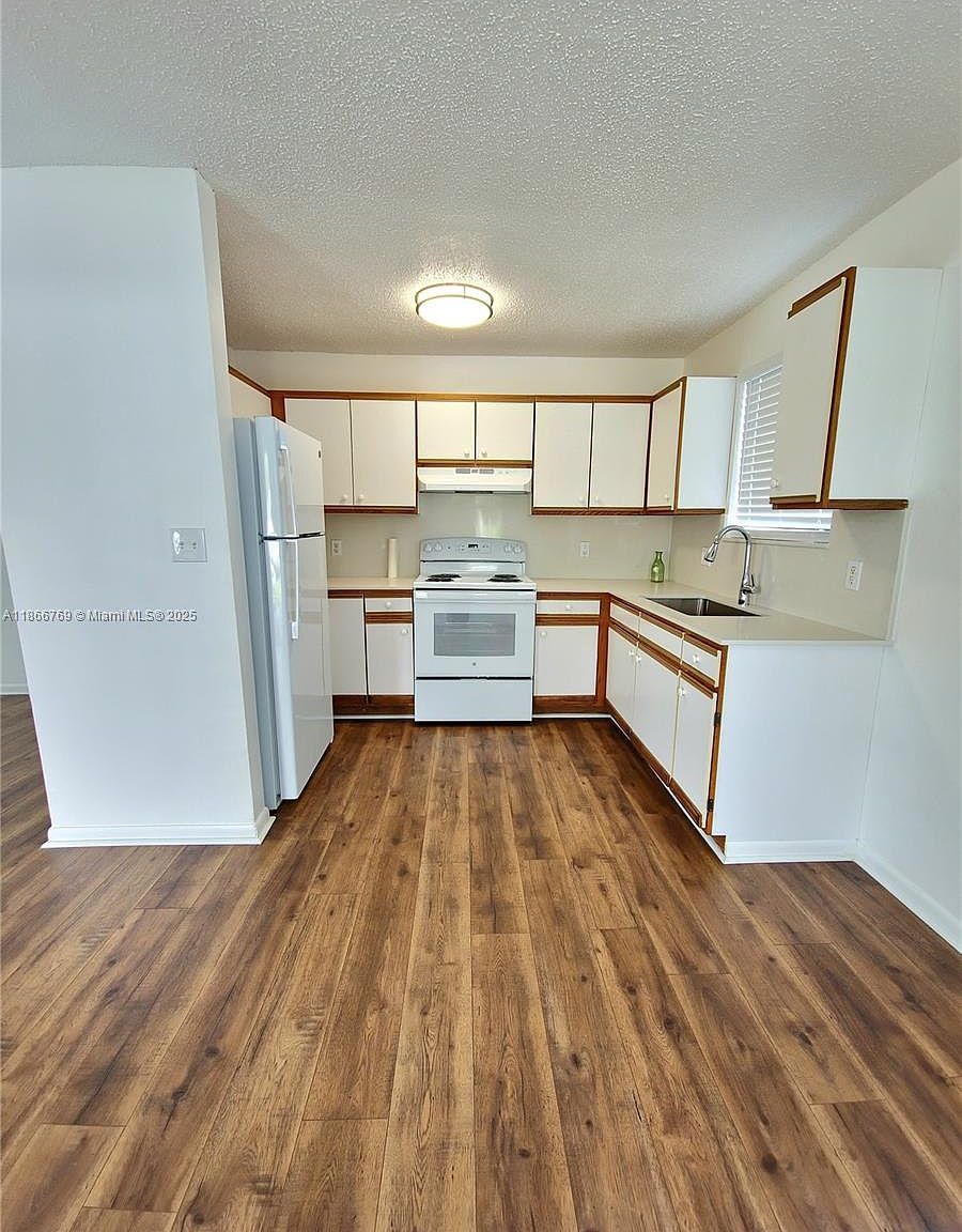 20203 SW 122nd Ct E Miami, FL 33177 - Thumbnail 4