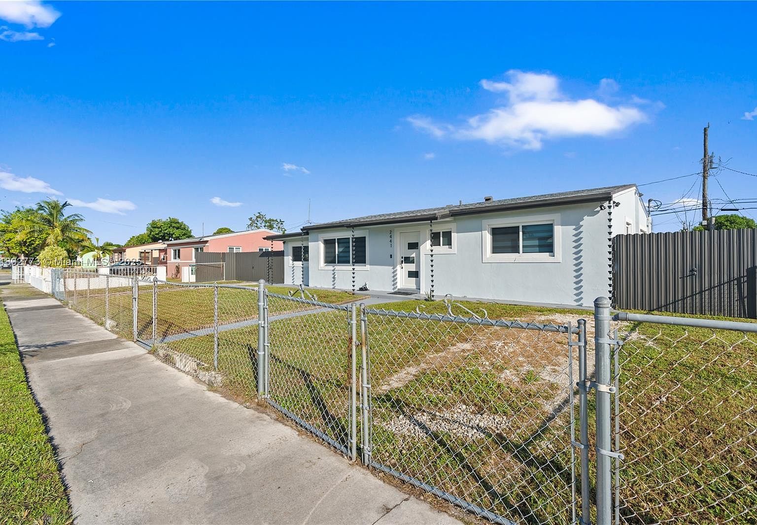 2441 NW 181st Ter Miami Gardens, FL 33056 - Thumbnail 4