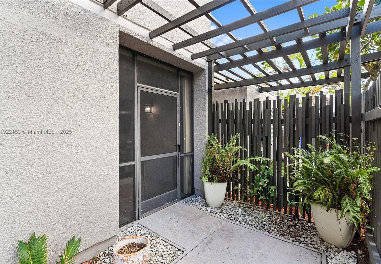 1523 NW 113th Way Pembroke Pines, FL 33026 - Thumbnail 4