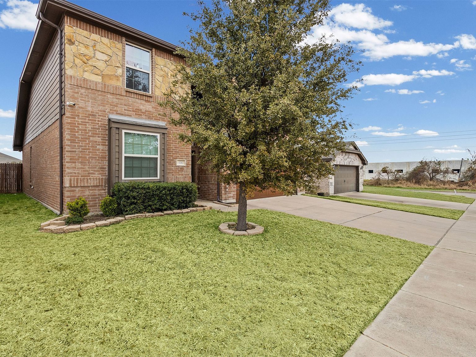 404 Millbrook Ln Fort Worth, TX 76112 - Thumbnail 4