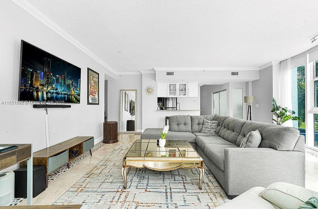 275 NE 18th St APT 306 Miami, FL 33132 - Thumbnail 4