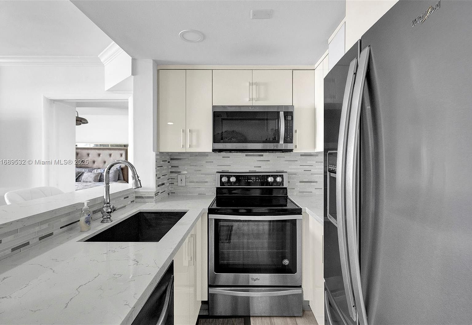 1460 Ocean Dr APT 305 Miami Beach, FL 33139 - Thumbnail 4