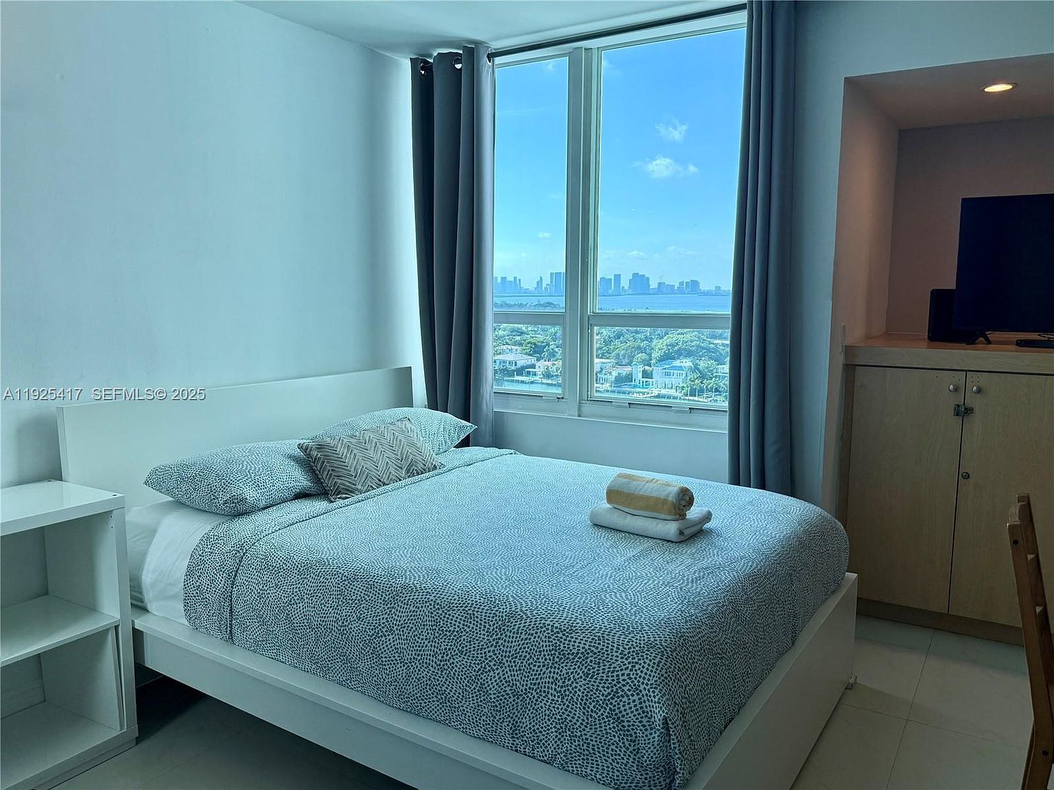 5445 Collins Ave APT 1504 Miami Beach, FL 33140 - Thumbnail 4