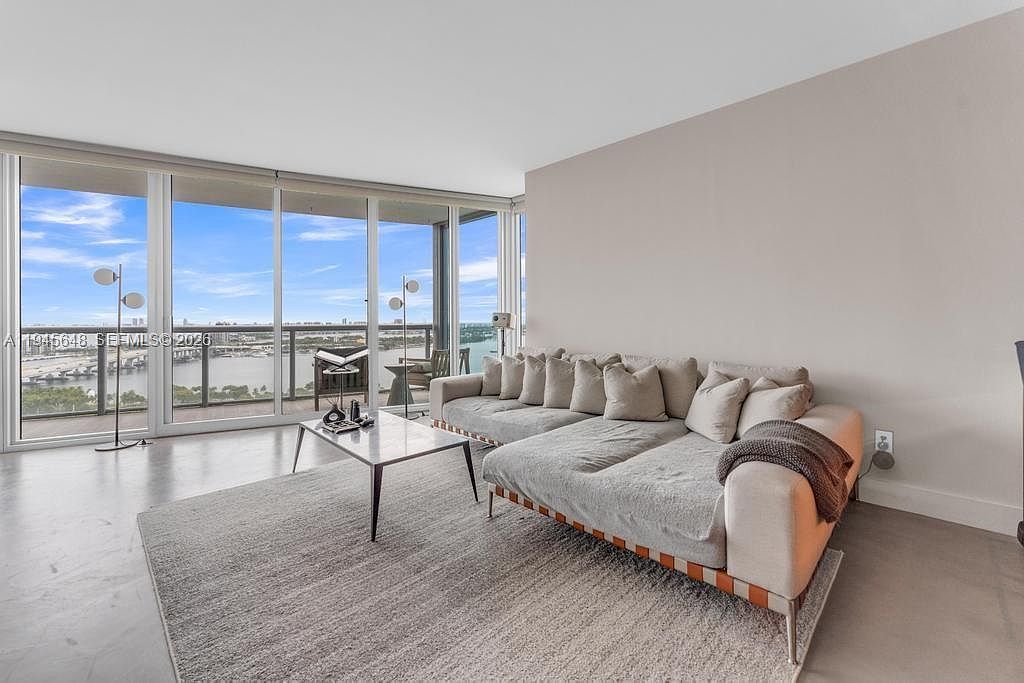 888 Biscayne Blvd APT 2409 Miami, FL 33132 - Thumbnail 4