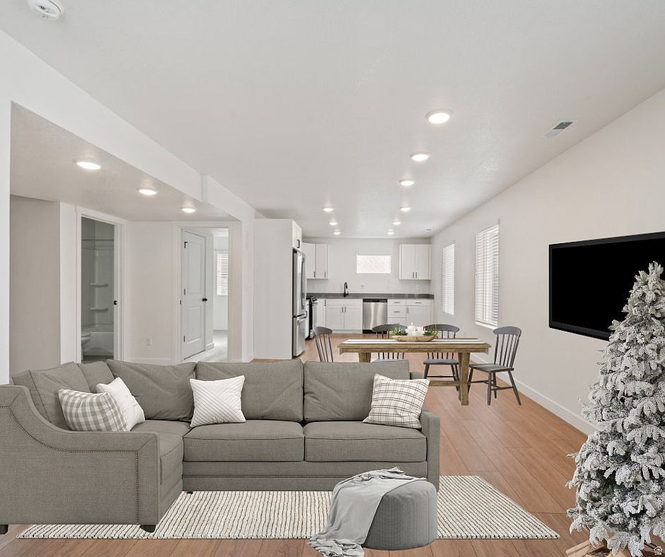 70 E Weekes Way Clearfield, UT 84015 - Thumbnail 4