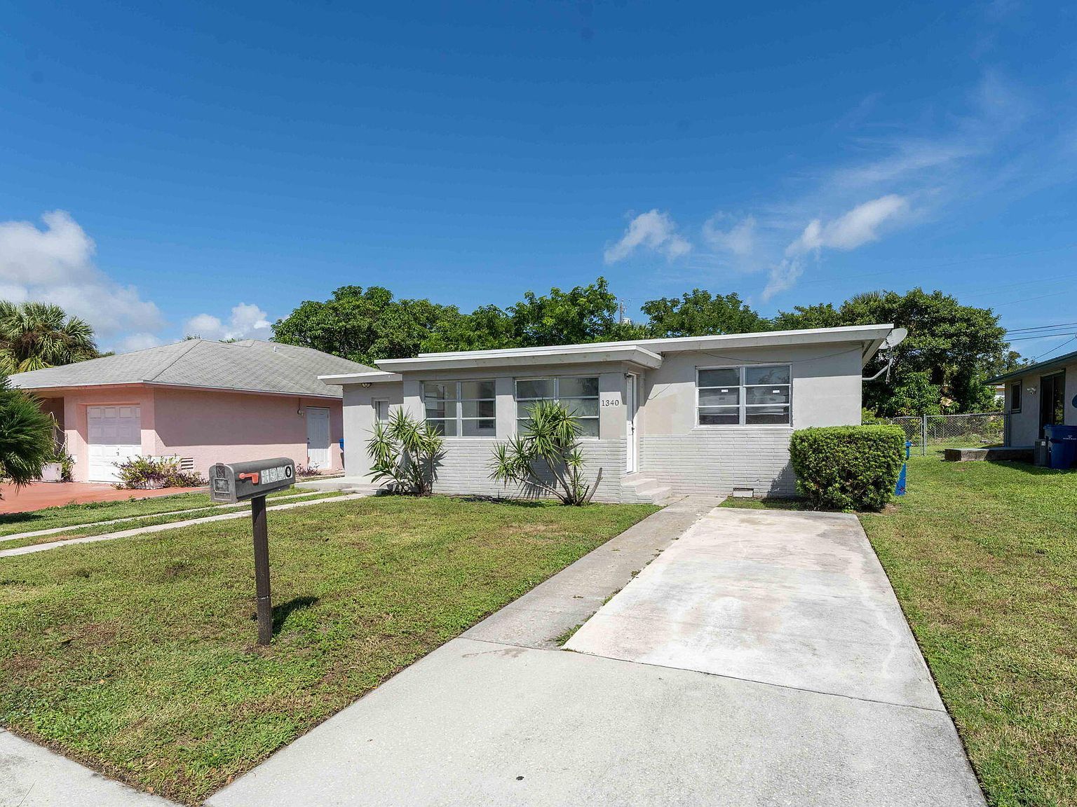 1340 W 33rd St Riviera Beach, FL 33404 - Thumbnail 4