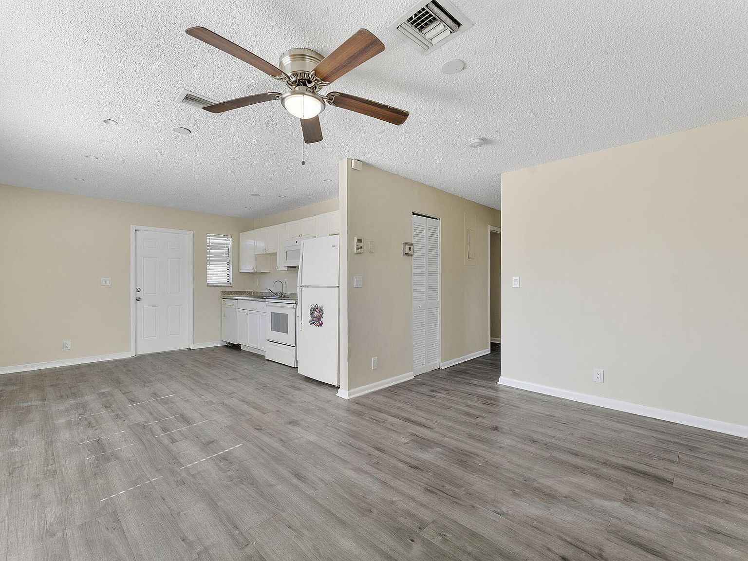 1340 W 35th St Riviera Beach, FL 33404 - Thumbnail 4