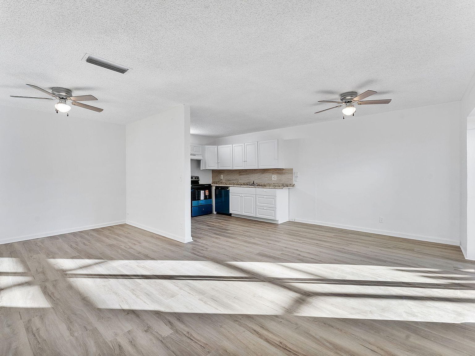 291 Woodland Rd Palm Springs, FL 33461 - Thumbnail 4