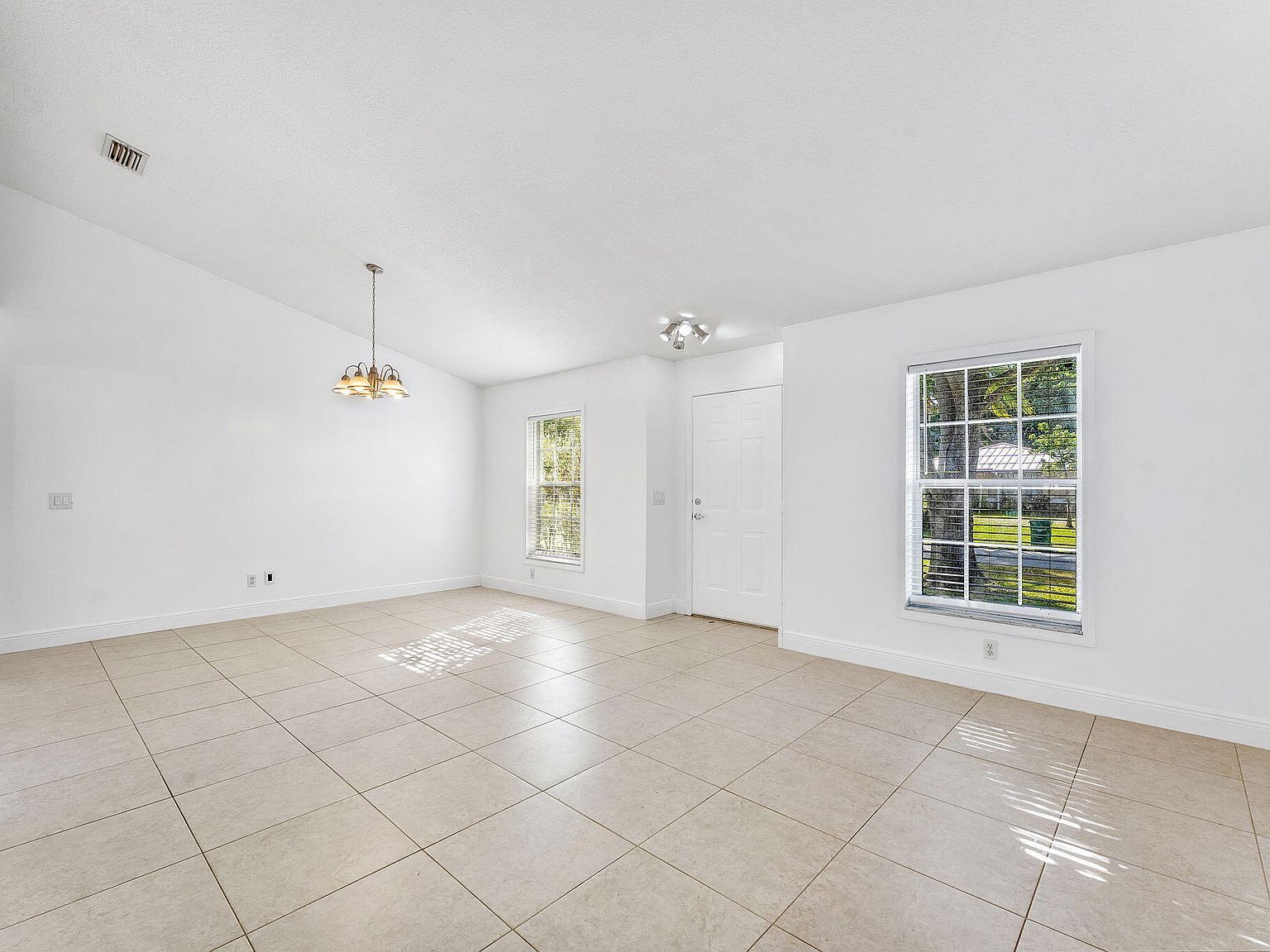 655 SE Ron Rico Ter Port Saint Lucie, FL 34983 - Thumbnail 4