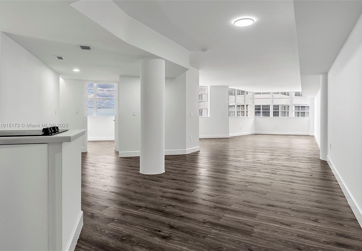 825 Brickell Bay Dr APT 1942 Miami, FL 33131 - Thumbnail 4
