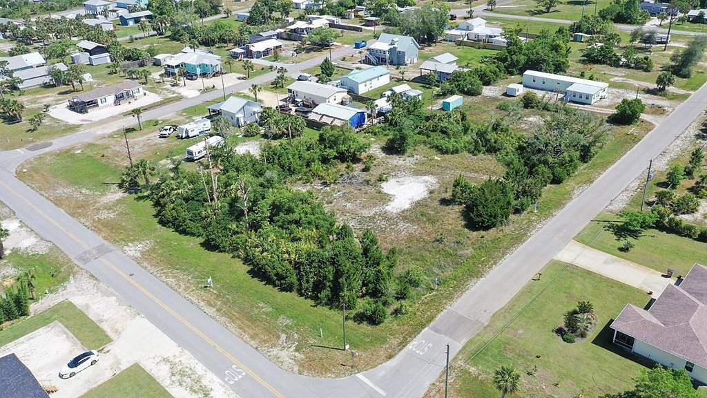 217 Gulf St Port Saint Joe, FL 32456 - Thumbnail 4
