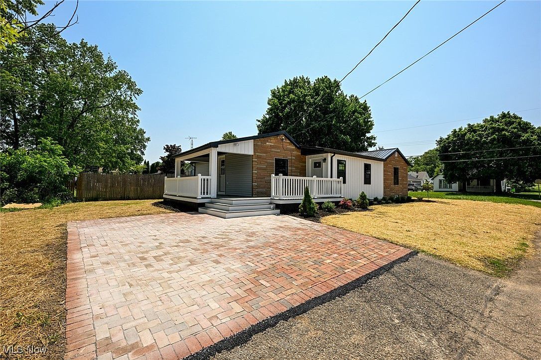 1319 Stratford St Barberton, OH 44203 - Thumbnail 4