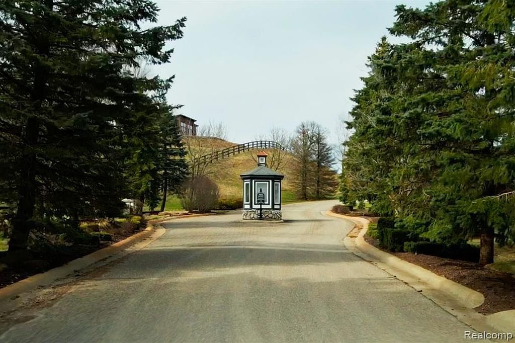 5873 Saratoga Dr Oxford, MI 48371 - Thumbnail 4