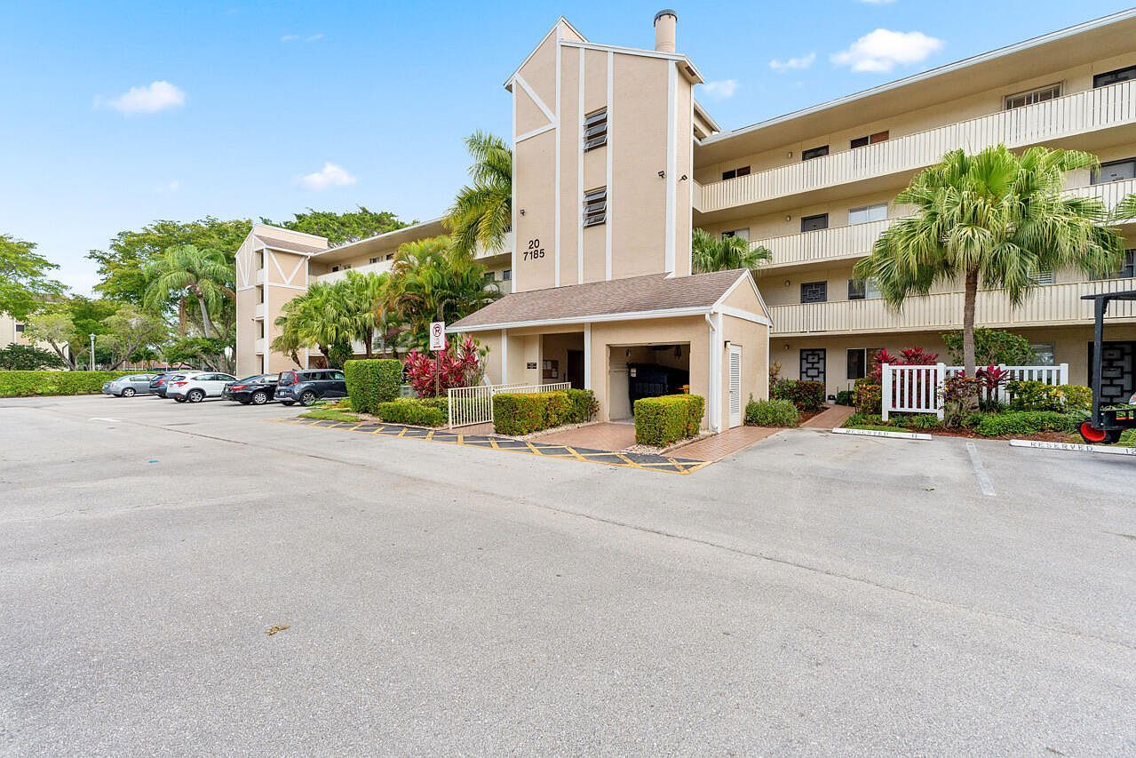 7185 Huntington Ln APT 103 Delray Beach, FL 33446 - Thumbnail 4