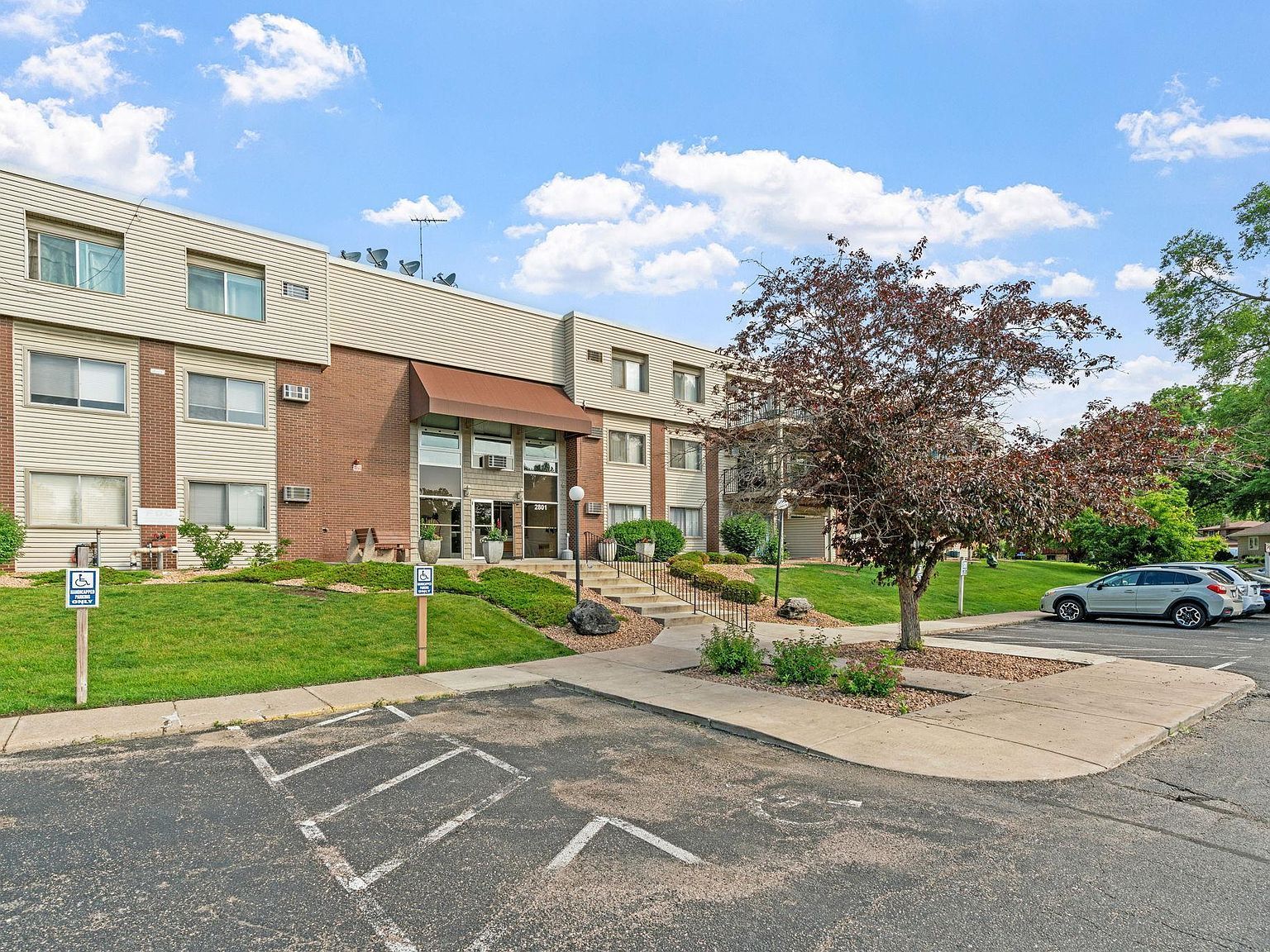 2801 Flag Ave N APT 314 New Hope, MN 55427 - Thumbnail 4