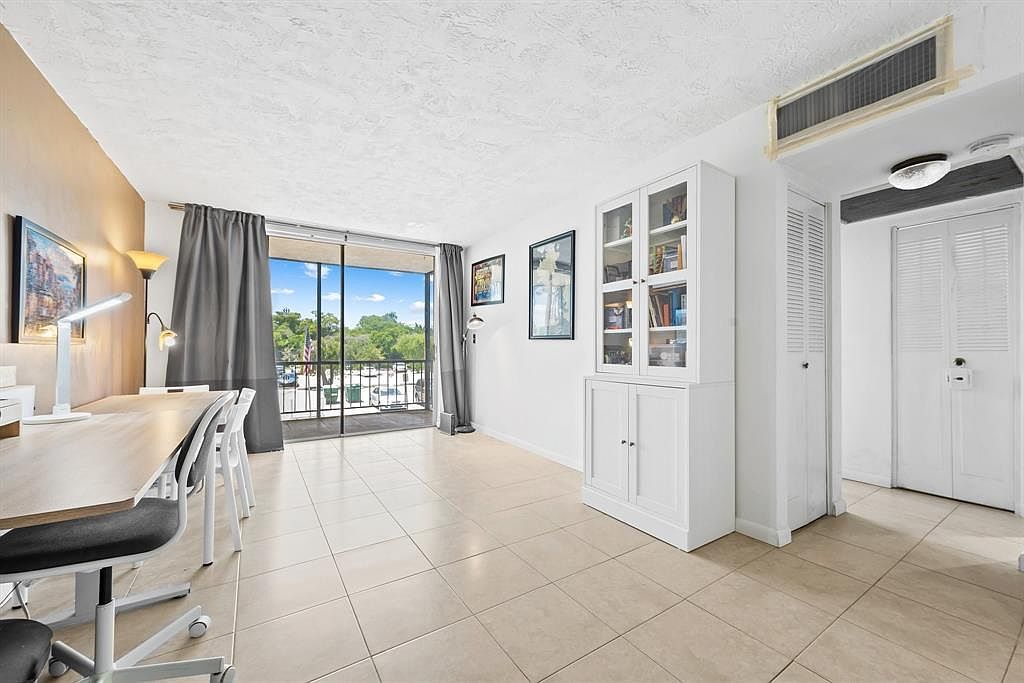 7100 NW 17th St APT 218 Plantation, FL 33313 - Thumbnail 4