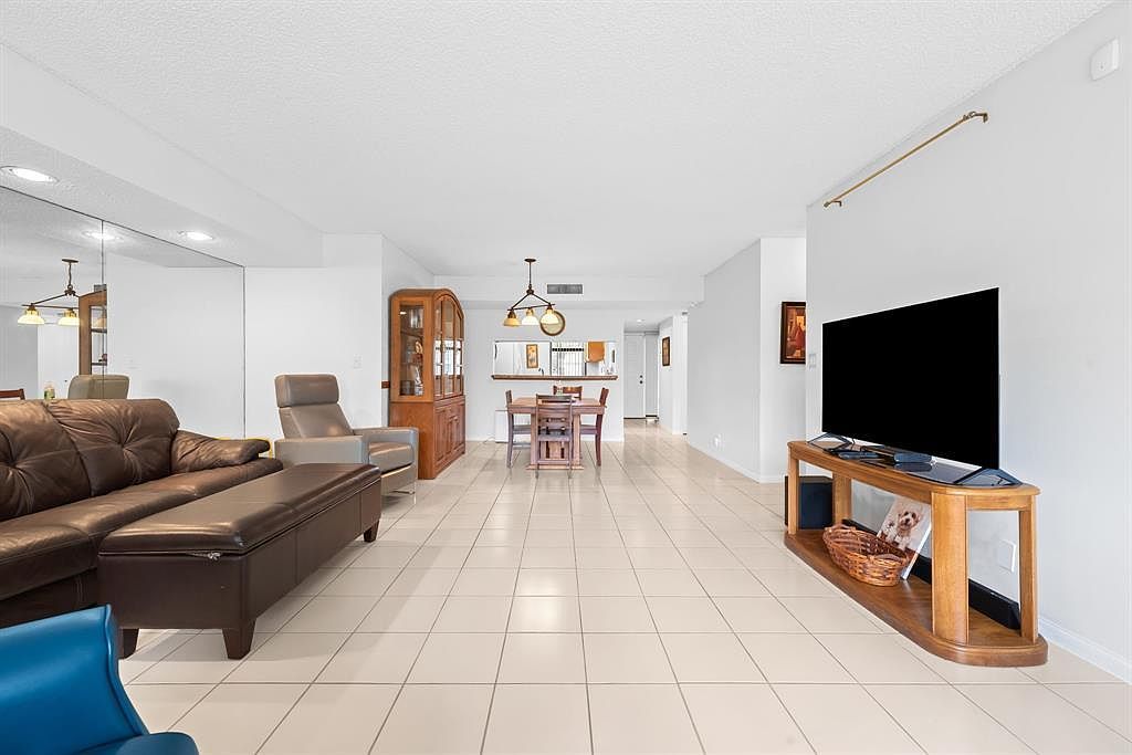 2908 Carambola Cir #101-B Pompano Beach, FL 33066 - Thumbnail 4