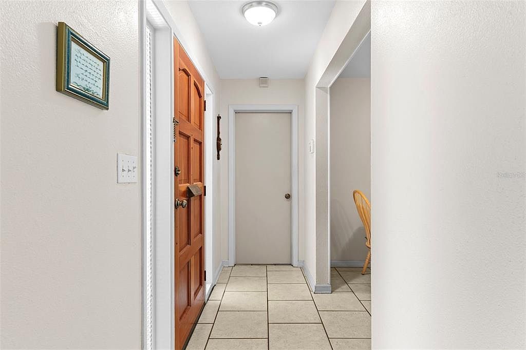 7276 21st St N Saint Petersburg, FL 33702 - Thumbnail 4