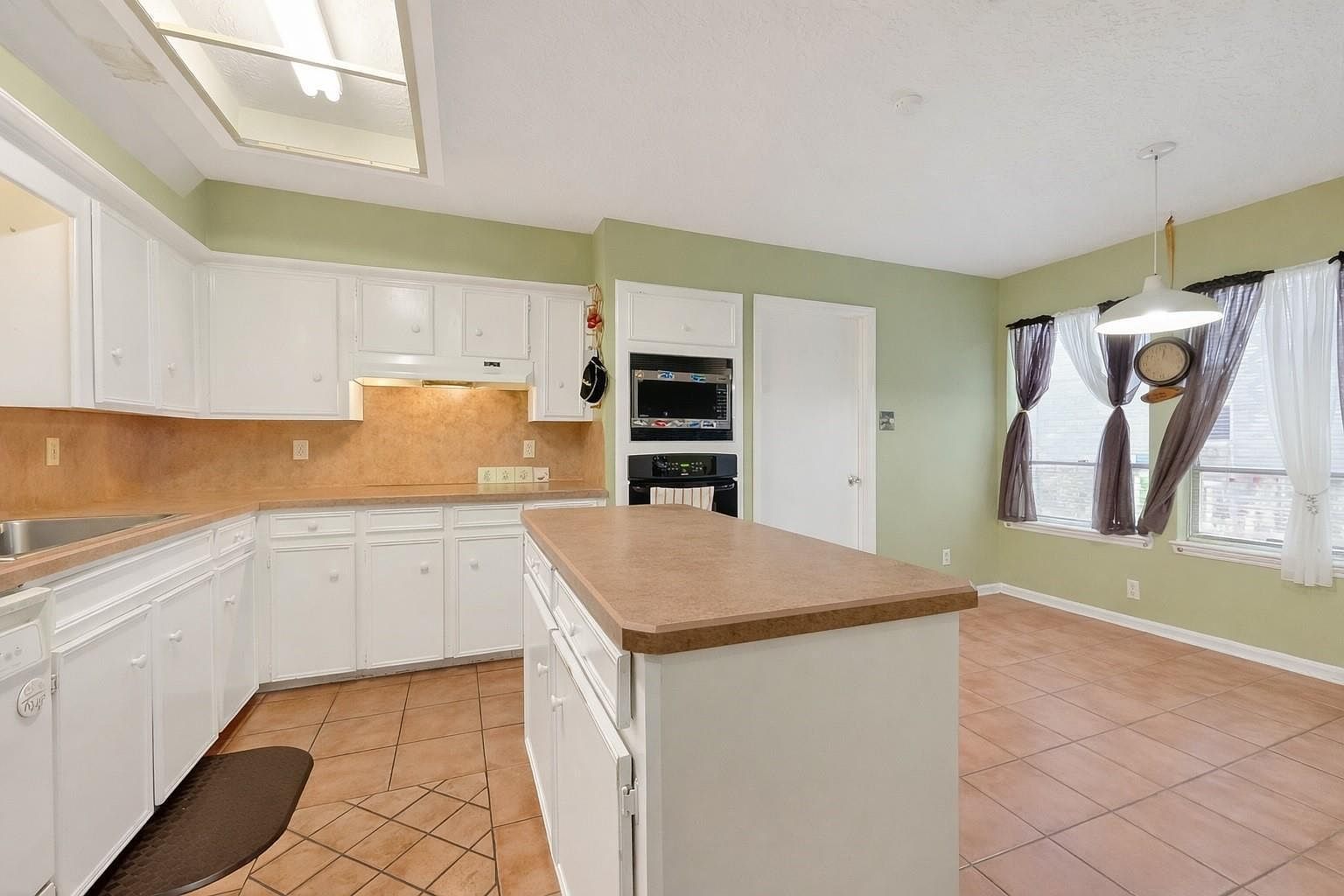 13306 Rain Lily Ln Houston, TX 77083 - Thumbnail 4