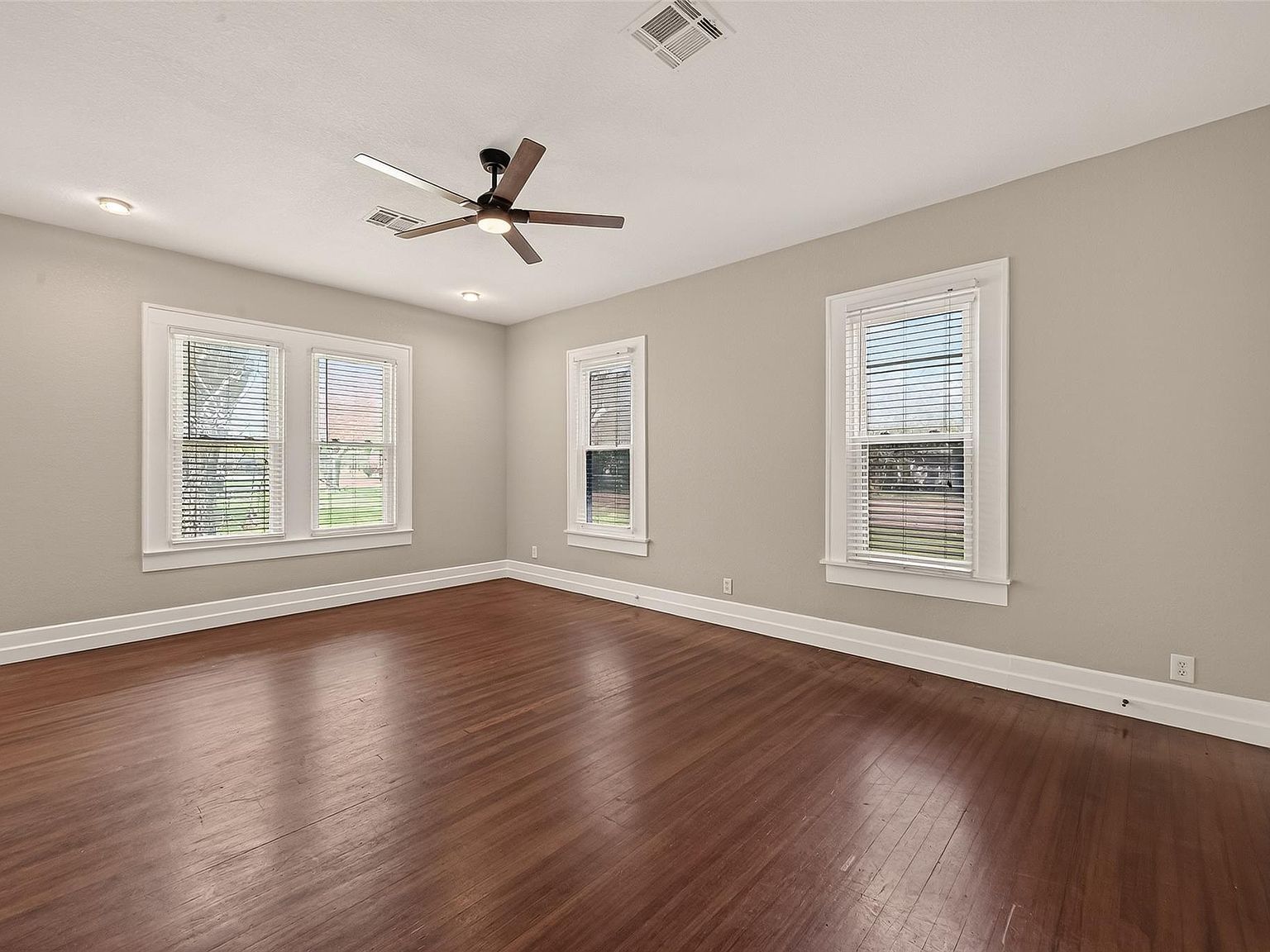 2508 6th St Bay City, TX 77414 - Thumbnail 4