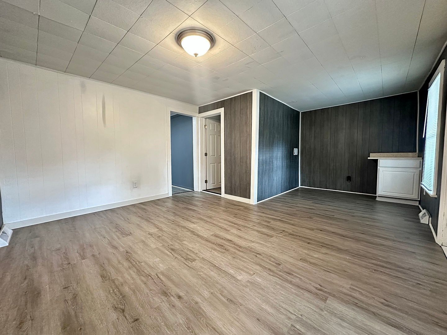 704 W 7th St Sterling, IL 61081 - Thumbnail 4