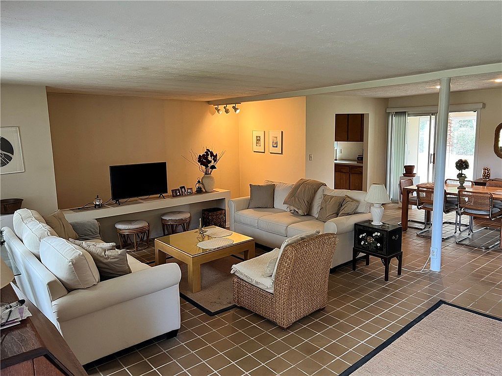 19 E Greenville Dr Greenville, PA 16125 - Thumbnail 4