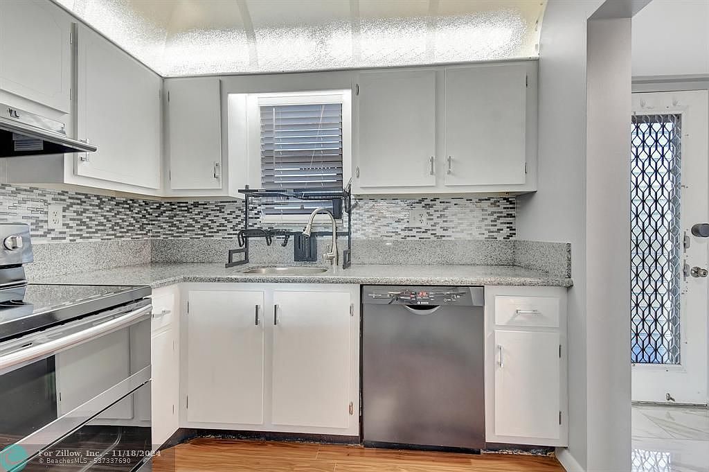 9300 SW 8th St APT 303 Boca Raton, FL 33428 - Thumbnail 4