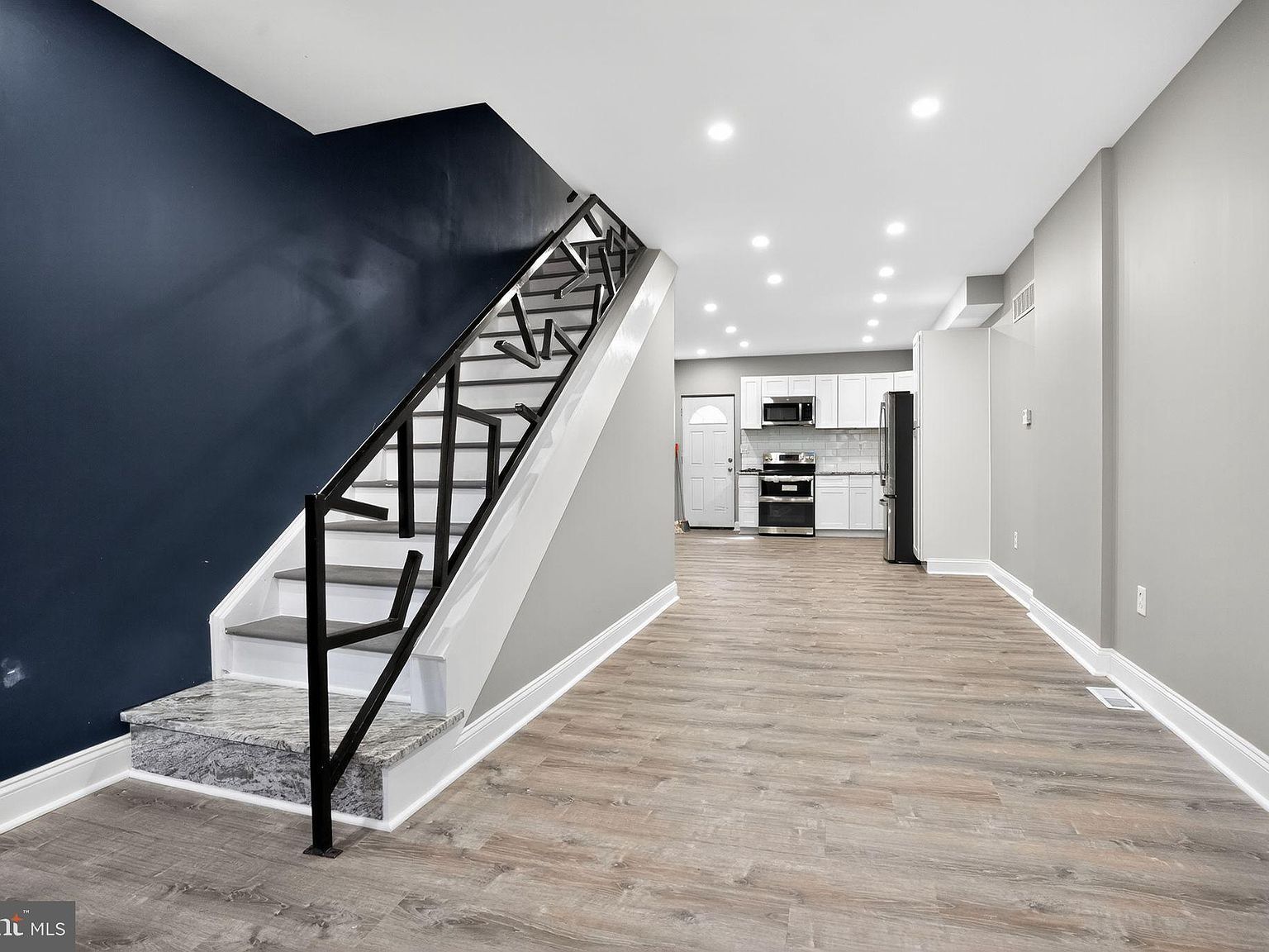 820 W Firth St Philadelphia, PA 19133 - Thumbnail 4