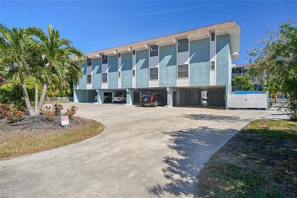 205 Highland Ave UNIT 2 Bradenton Beach, FL 34217 - Thumbnail 4